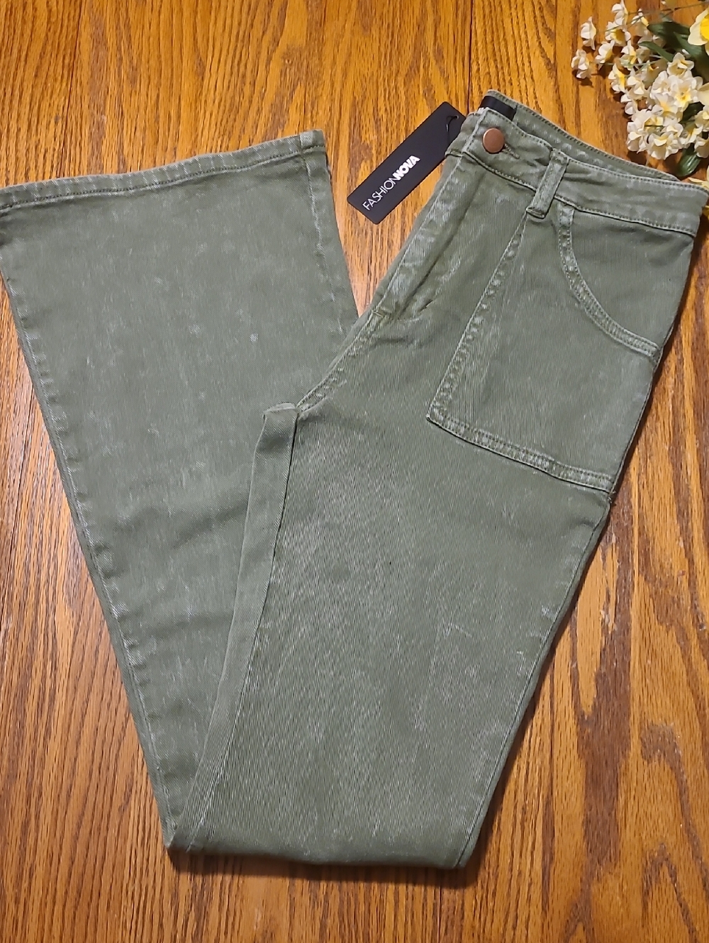 Fashion Nova NWT Mindy Cargo Utility Wash Olive Utility Flare Jeans - Small